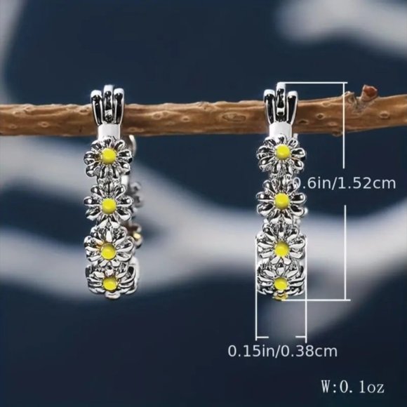 Daisy 18K Gold Plated Hoop Earrings - Picture 3 of 4